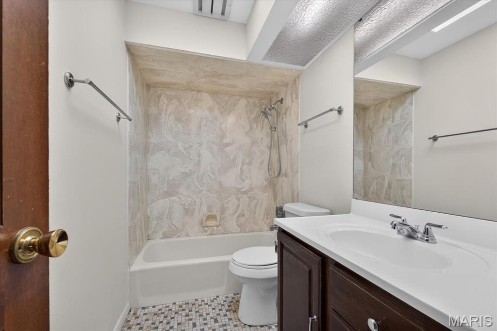 689 Henry Avenue Property Photo 17