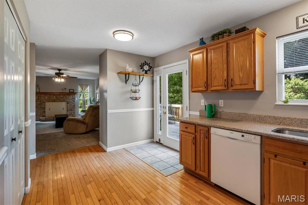 908 Amesbury Court Property Photo 19