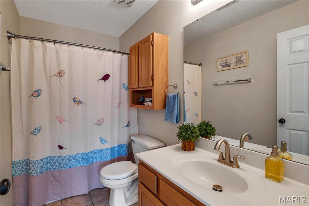 908 Amesbury Court Property Photo 32