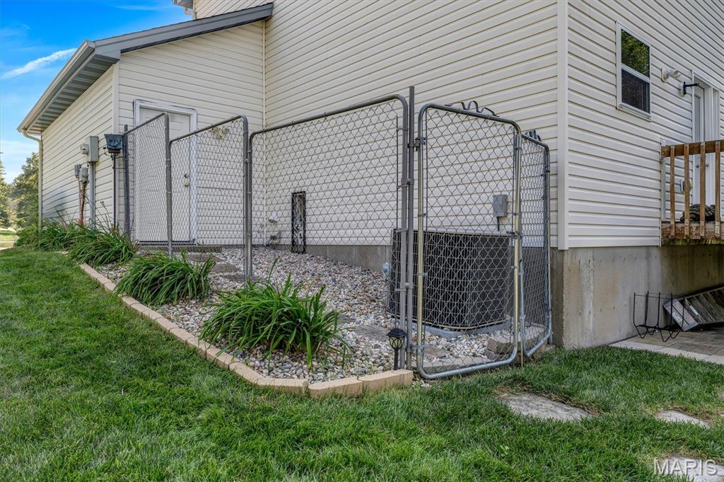 908 Amesbury Court Property Photo 40