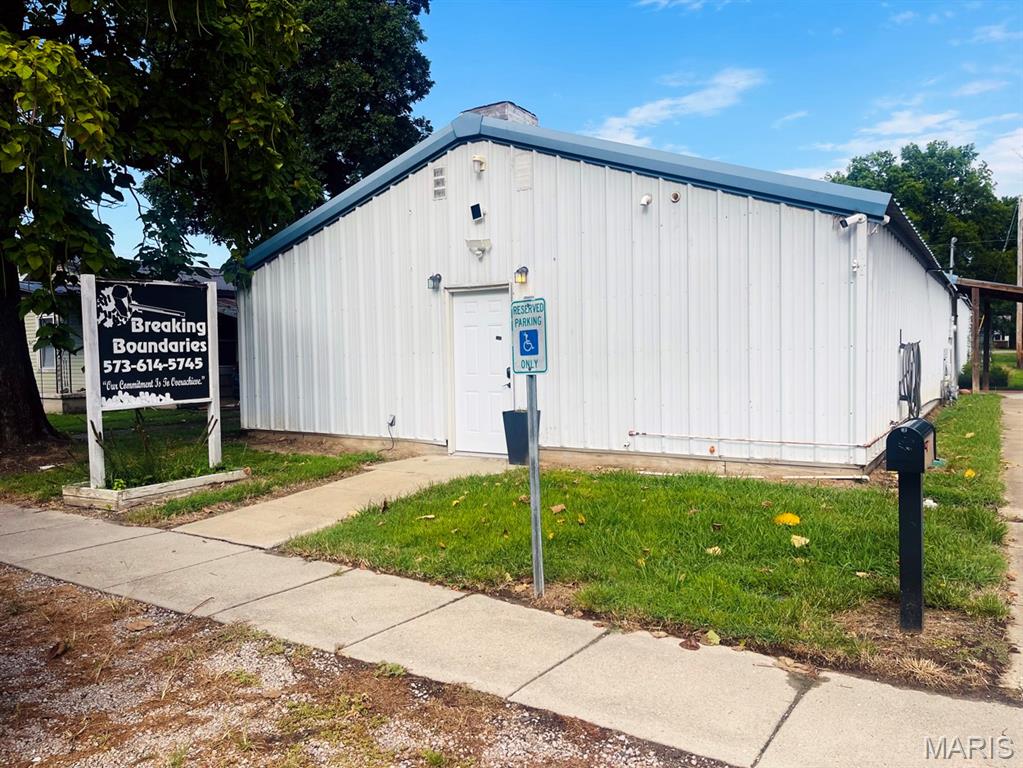 810 & 812 W Oak Property Photo 1
