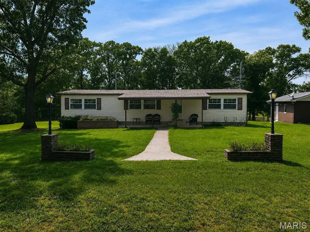 13755 State Route C Property Photo 1