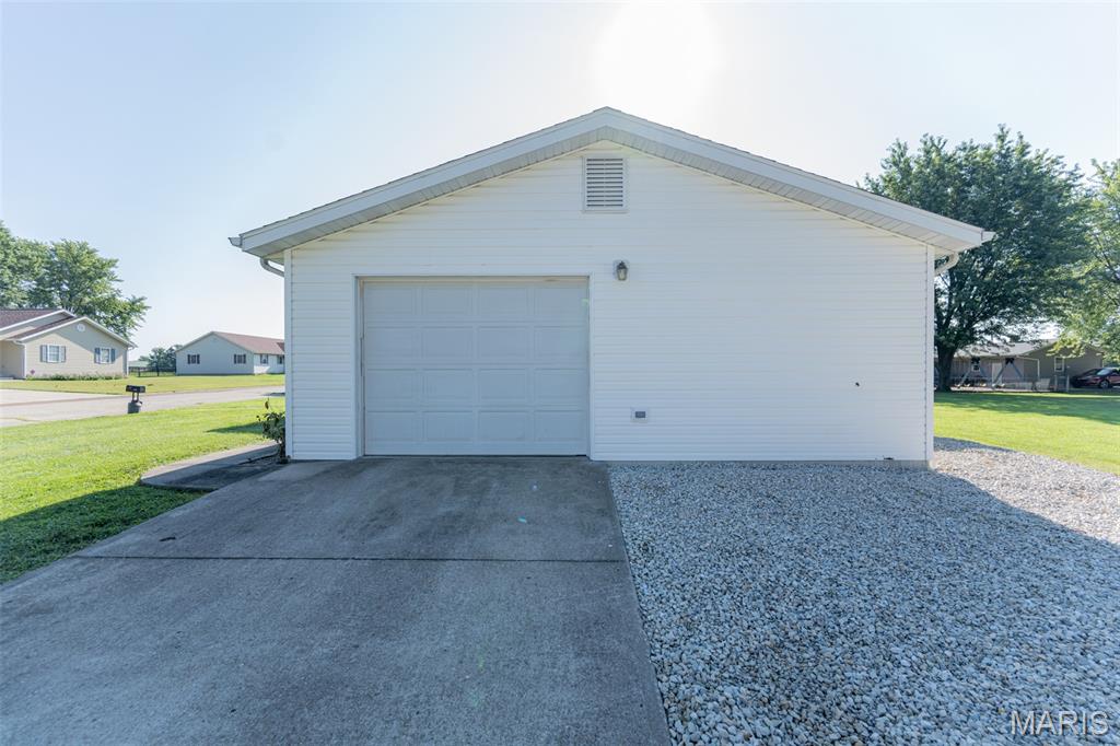 406 E Trades Drive Property Photo 4