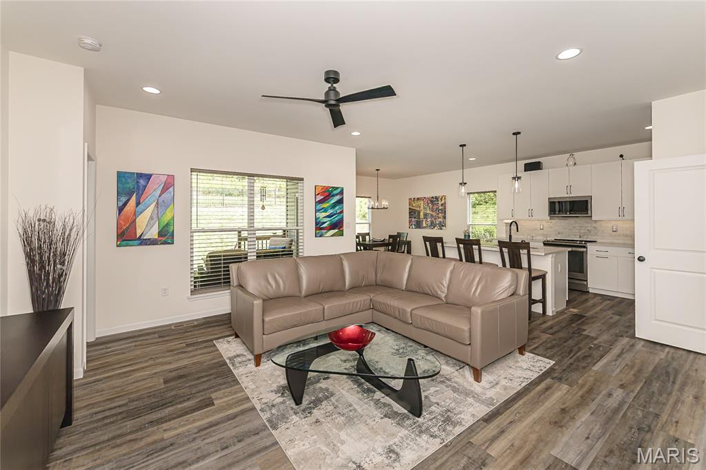 922 Boulder Crest Court Property Photo 6