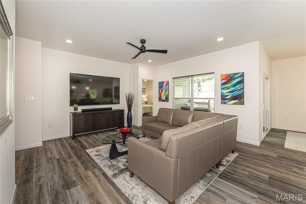 922 Boulder Crest Court Property Photo 7