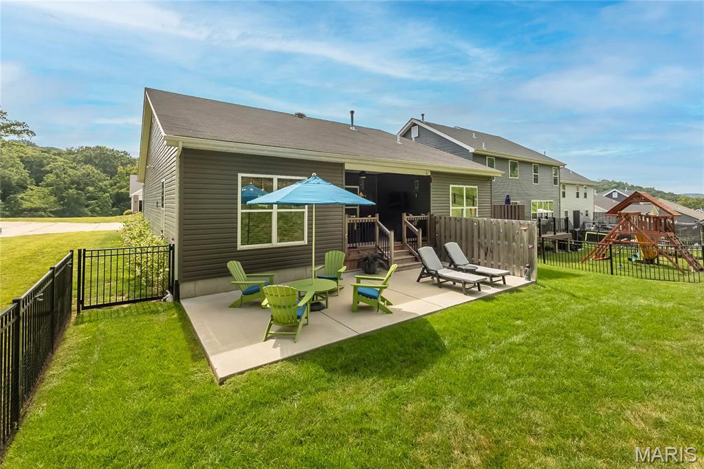 922 Boulder Crest Court Property Photo 47