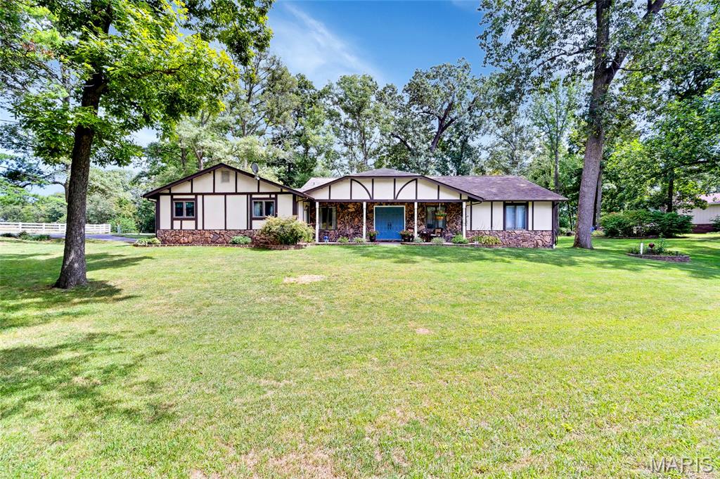 100 Lakewood Drive Property Photo 1