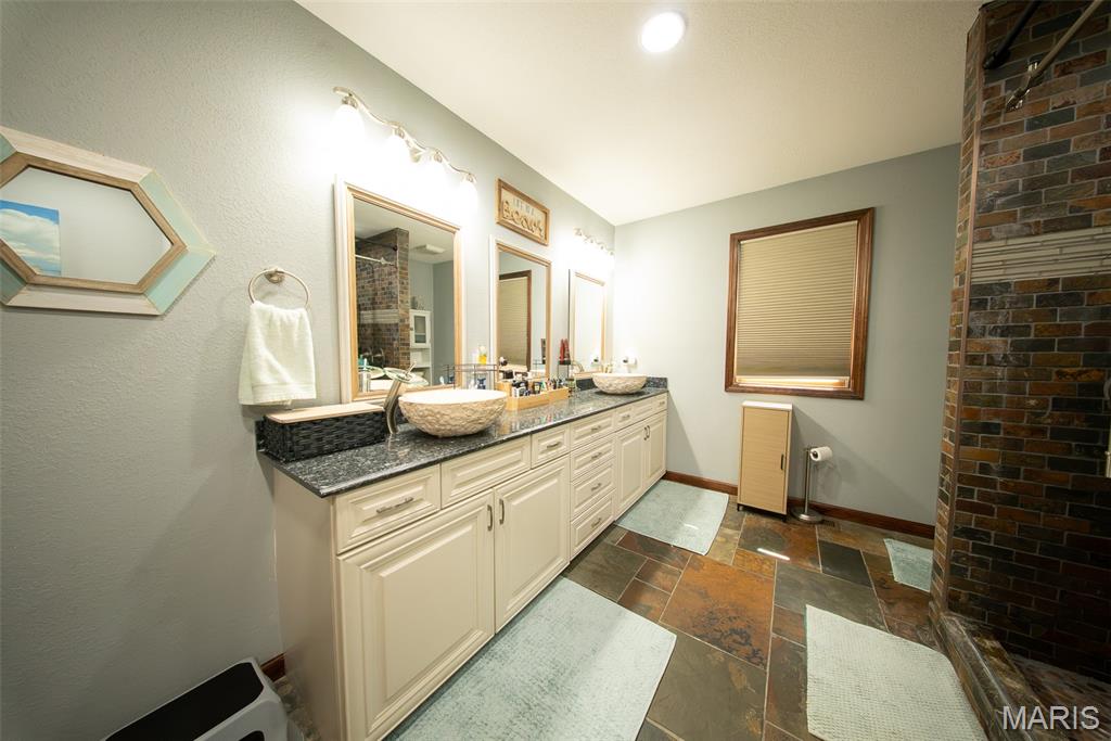 2202 Lindberg Road Property Photo 11