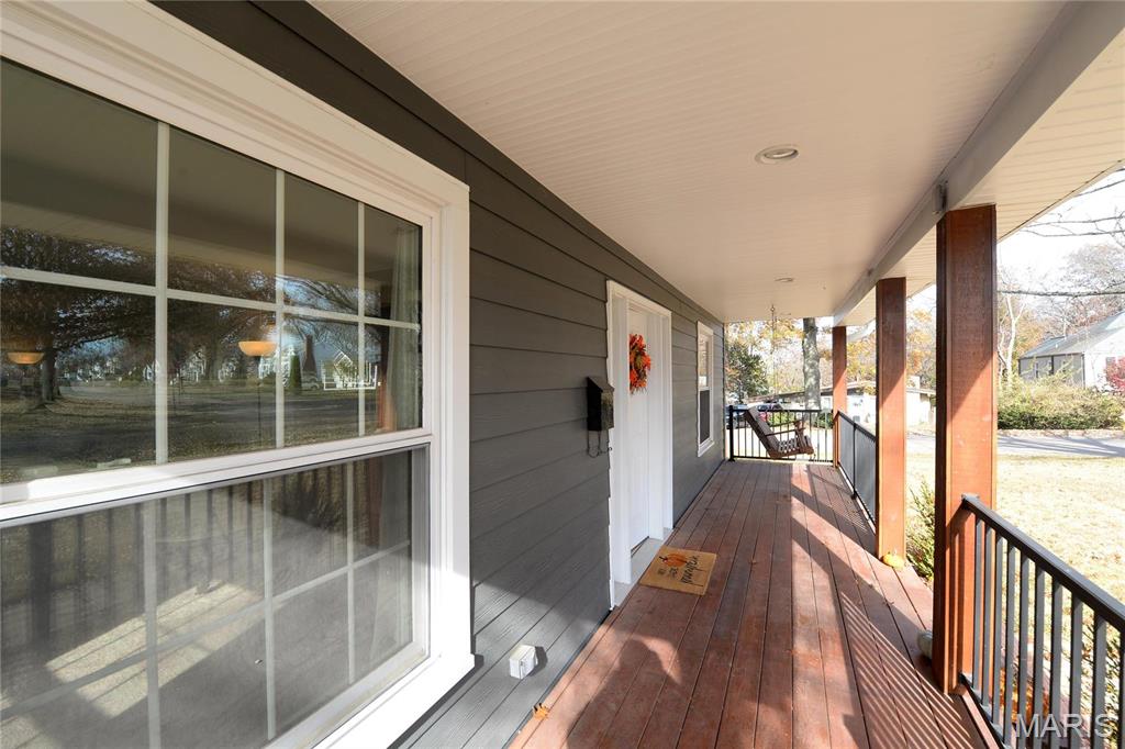 929 Robert Place Property Photo 3