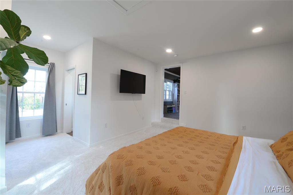 929 Robert Place Property Photo 24