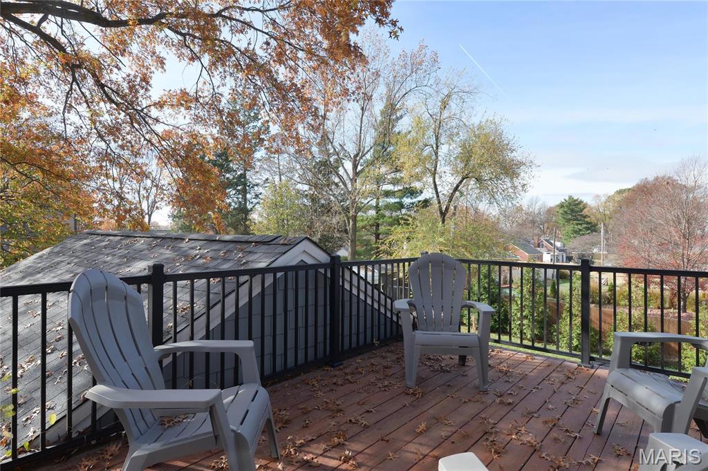 929 Robert Place Property Photo 34