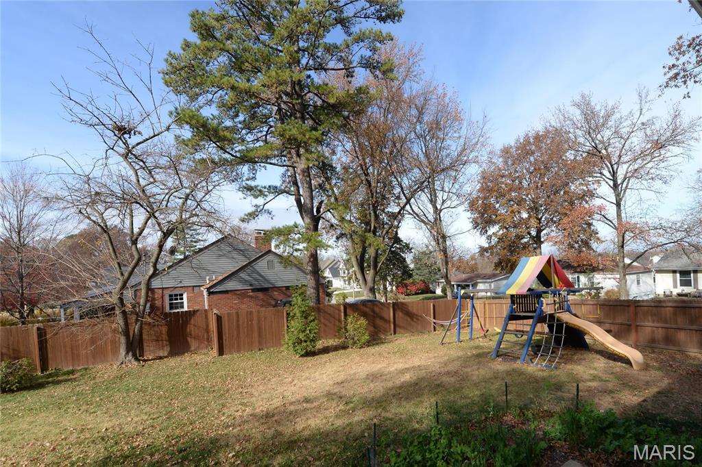 929 Robert Place Property Photo 40