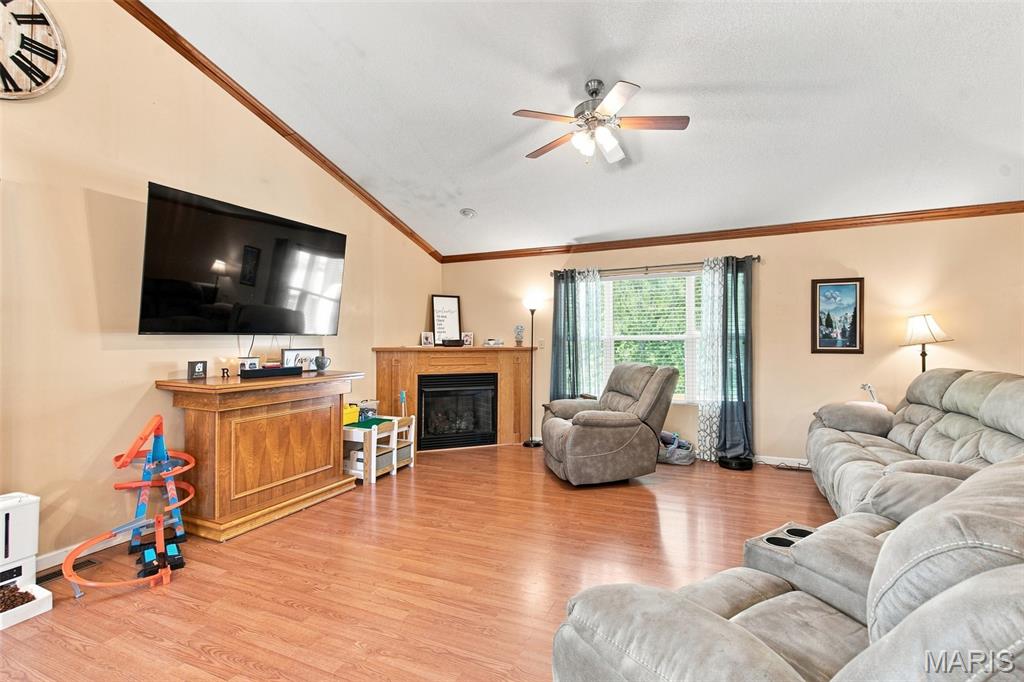 3038 Wolf Run Property Photo 6