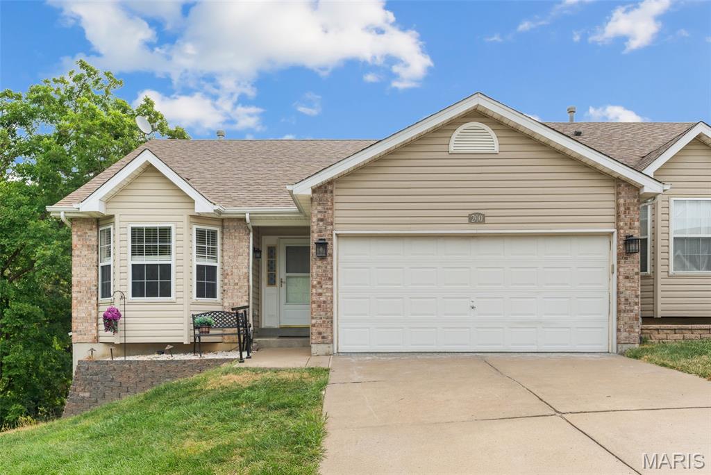 200 Meadowview Drive Property Photo 1