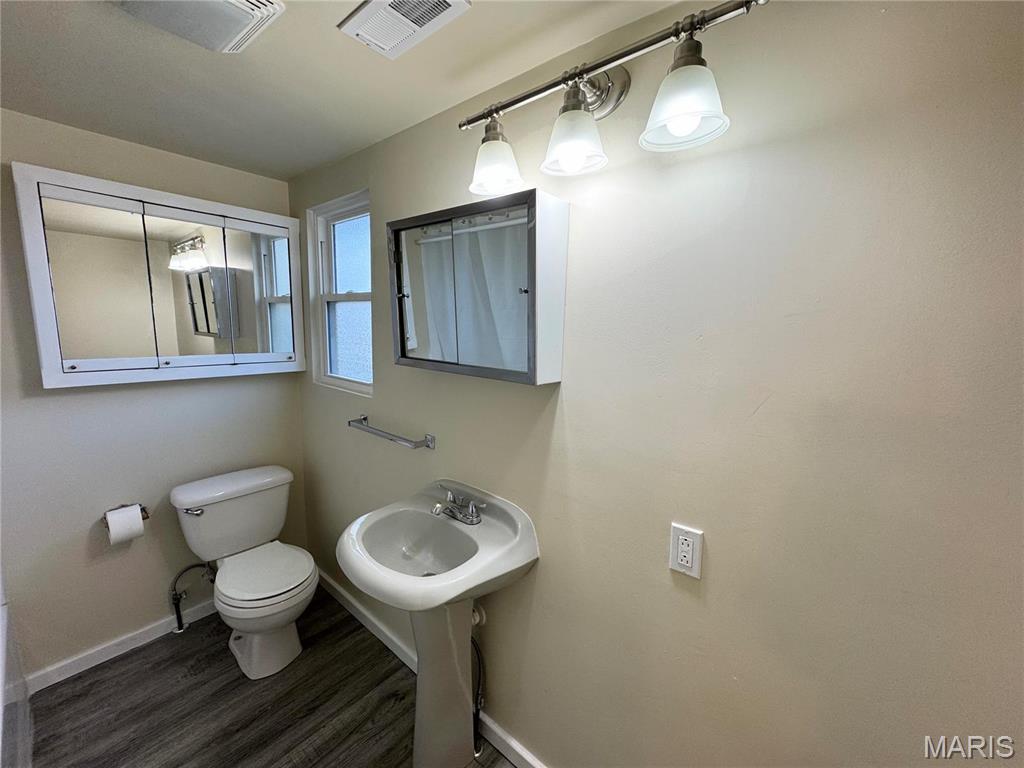 104 E Adams Street Property Photo 14