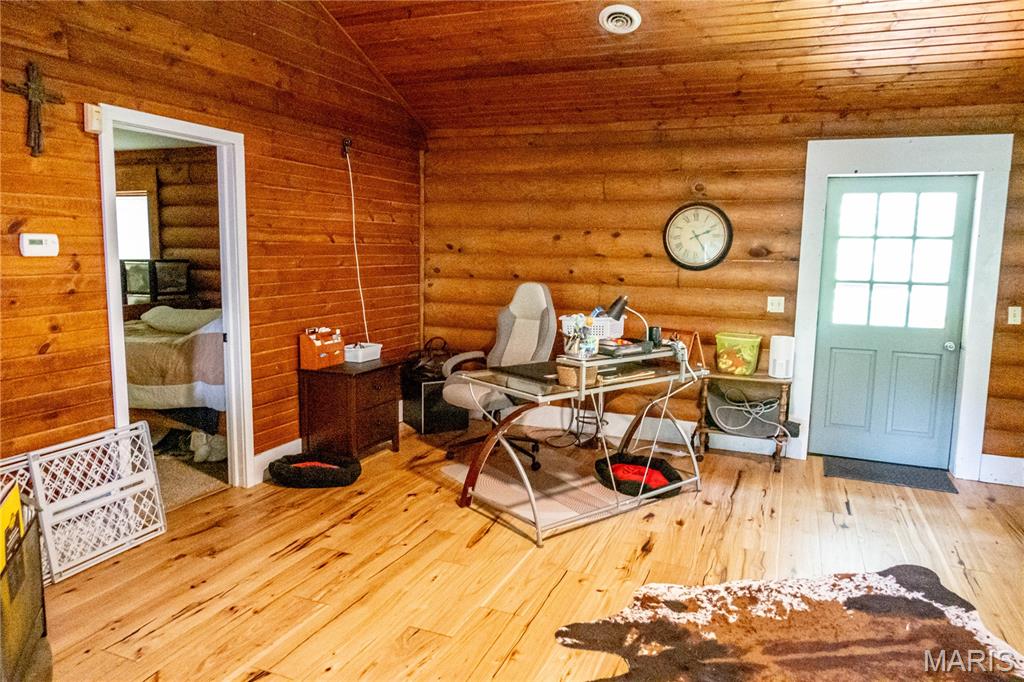 2441 E Rock Creek Road Property Photo 9