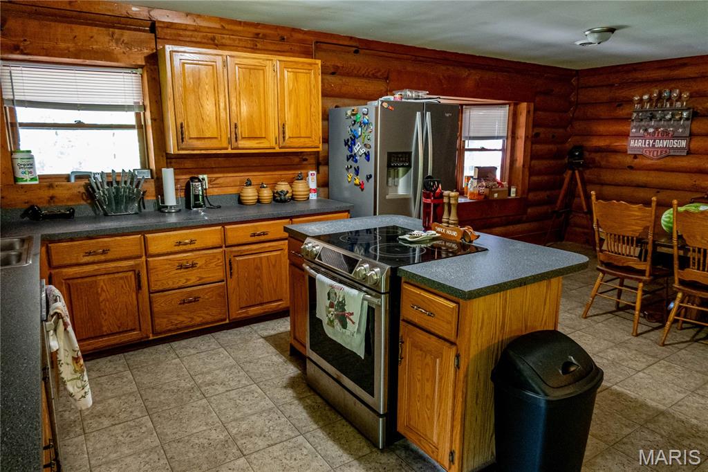 2441 E Rock Creek Road Property Photo 10