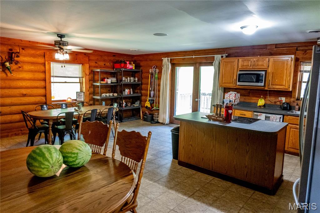 2441 E Rock Creek Road Property Photo 11