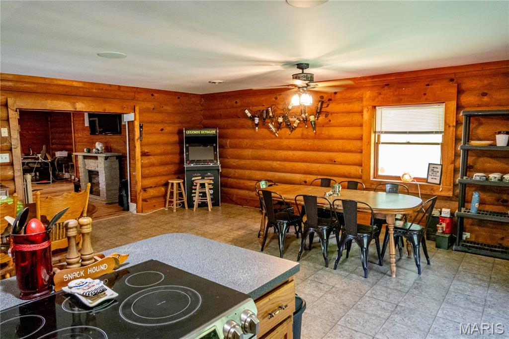 2441 E Rock Creek Road Property Photo 12