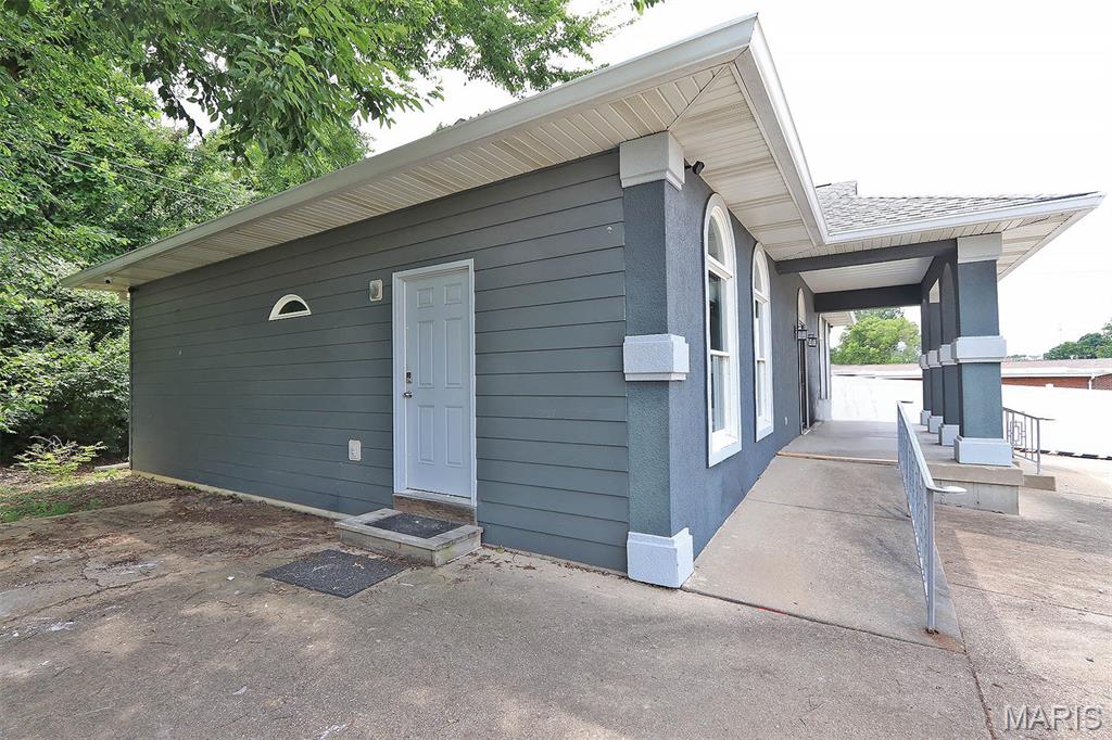 819 E Main Street Property Photo 12