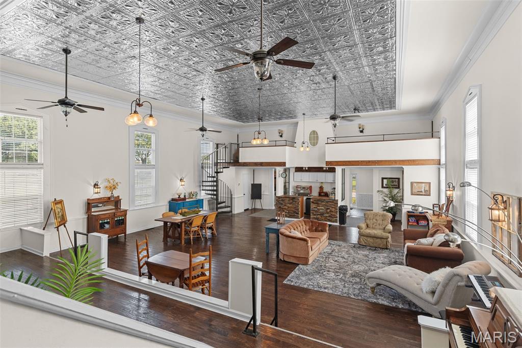 211 2nd Street Property Photo 2