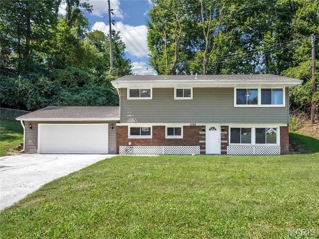 1396 N Keebler Avenue Property Photo 1