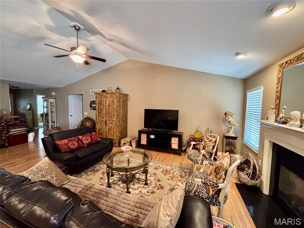 840 Topaz Court Property Photo 4