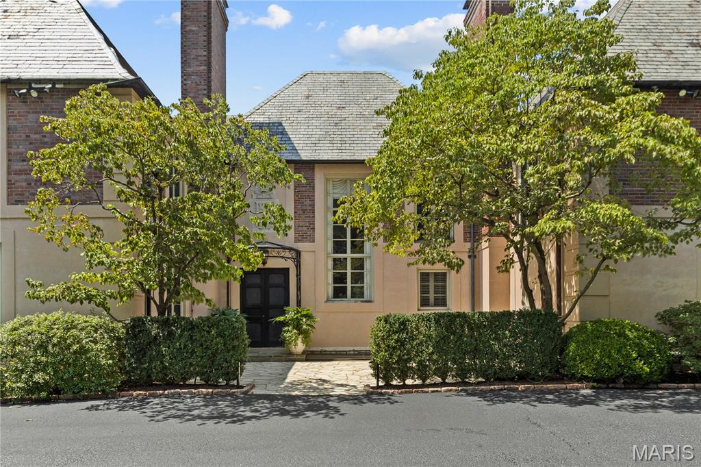 12 Carrswold Drive Property Photo 1