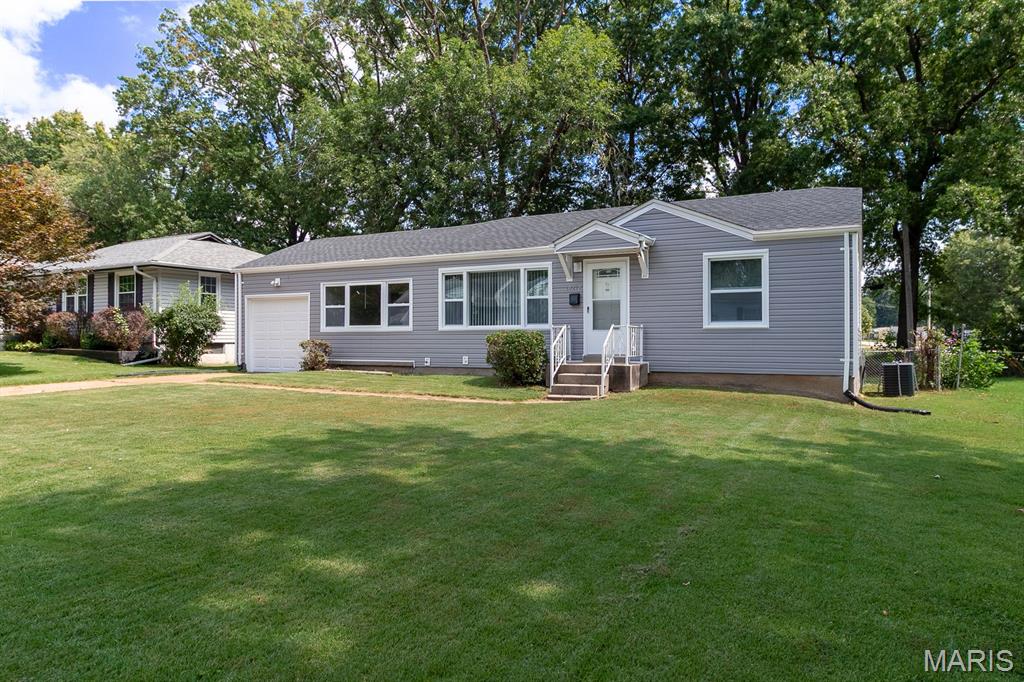 10212 Surf Drive Property Photo 1