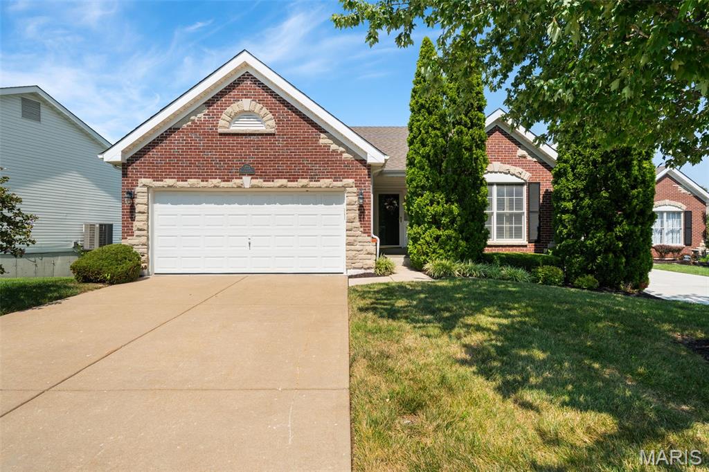 723 River Glen Drive Property Photo 1