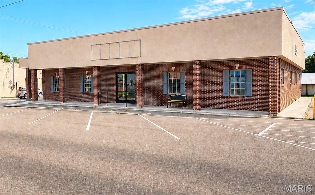 101 S Prairie Street 107