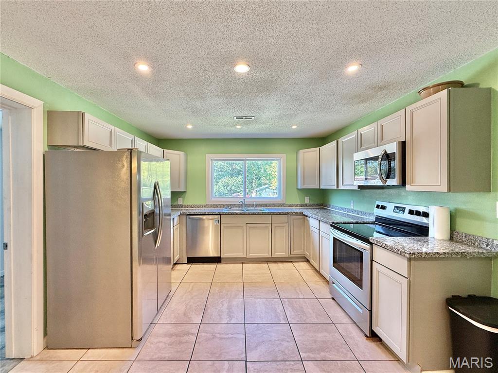 819 Stewart Street Property Photo 17