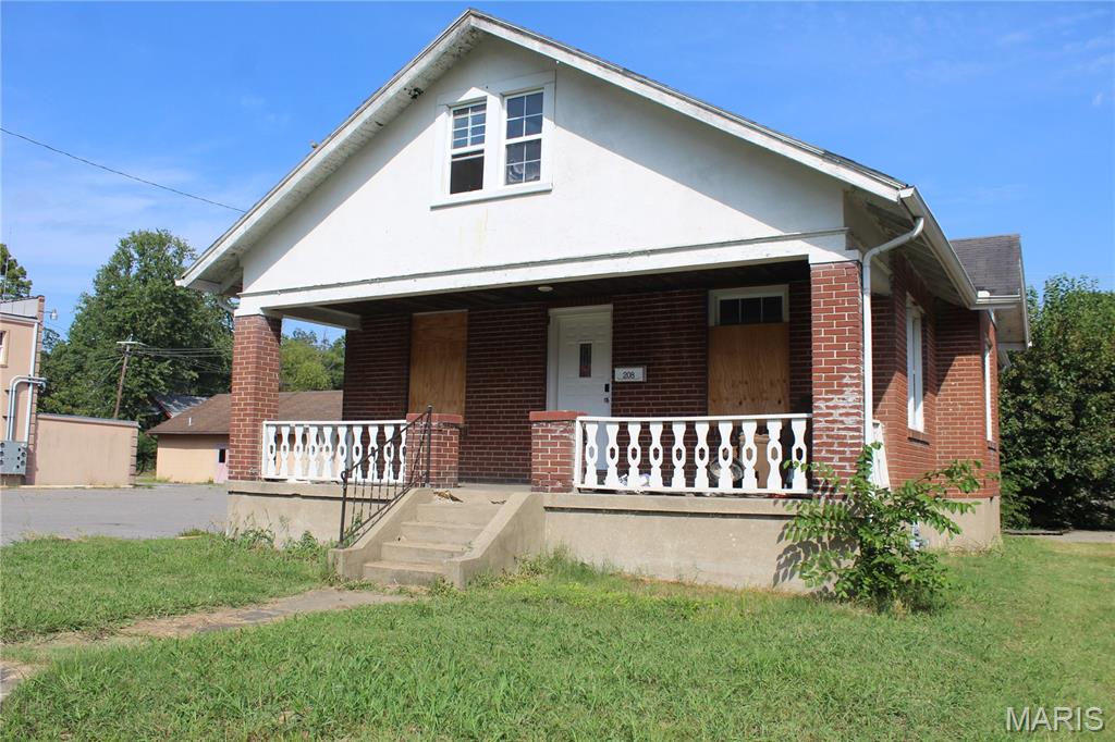 208 N West End Boulevard Property Photo 2