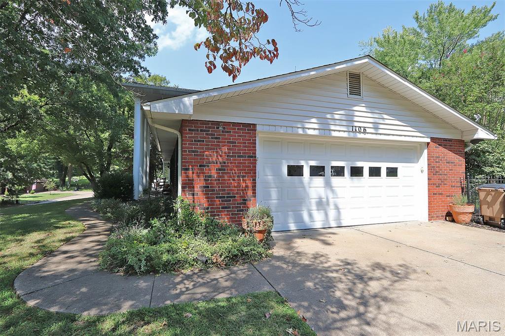 1106 Hilldale Circle Property Photo 2