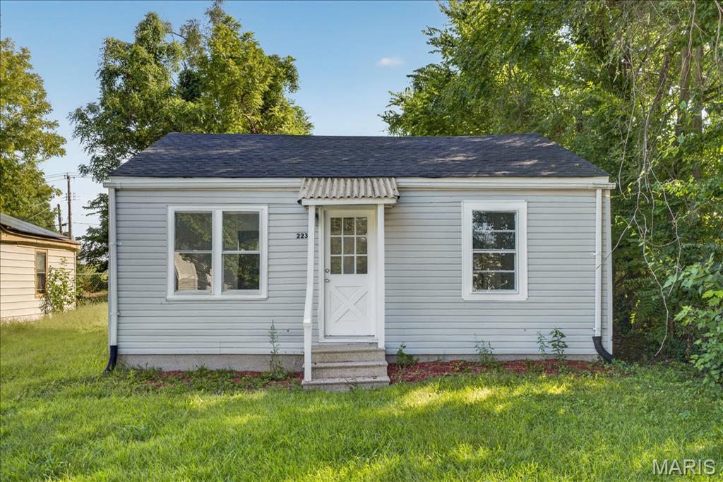 223 Nadine Street Property Photo 1