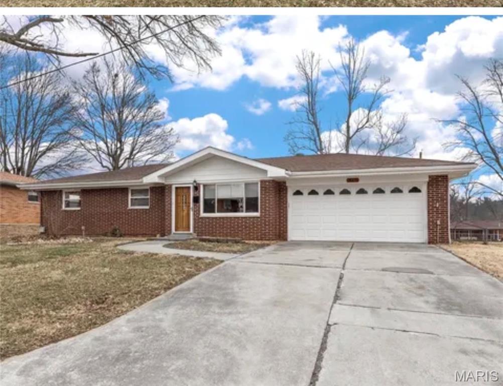 517 Hoecker Drive Property Photo 1