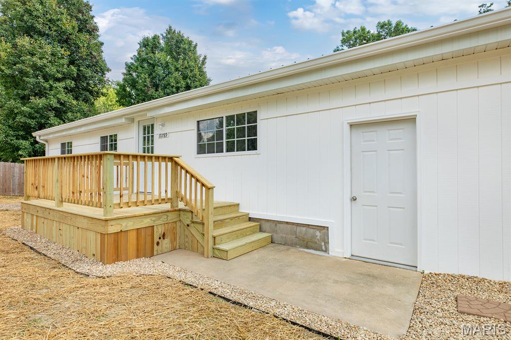 10789 Oak Street Property Photo 5