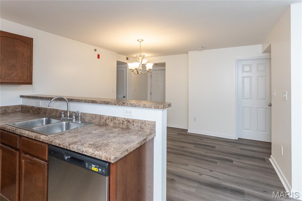 9740 Bexley Station Drive 7g Property Photo 10