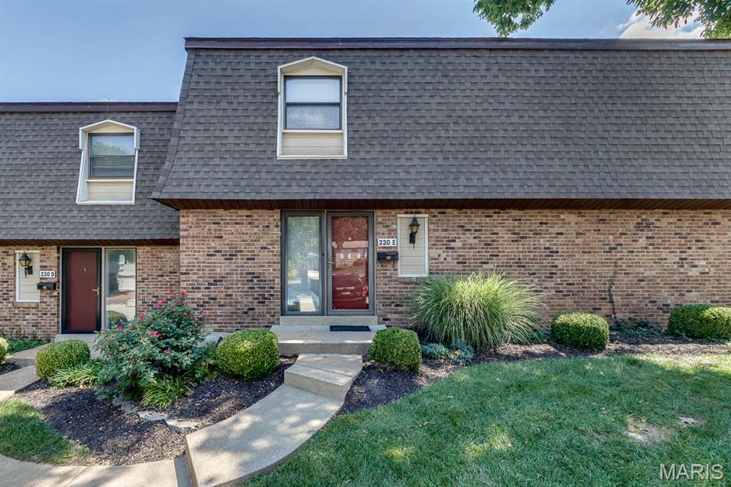 230 Braeshire Drive E
