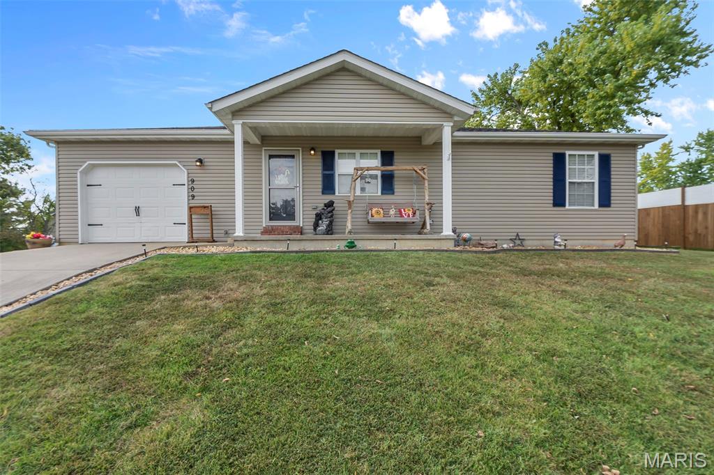 909 Forest Avenue Property Photo 1