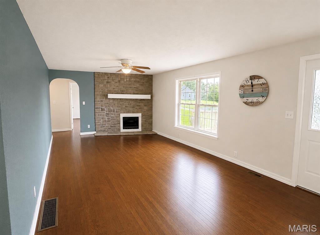 607 South Wood Avenue Property Photo 3