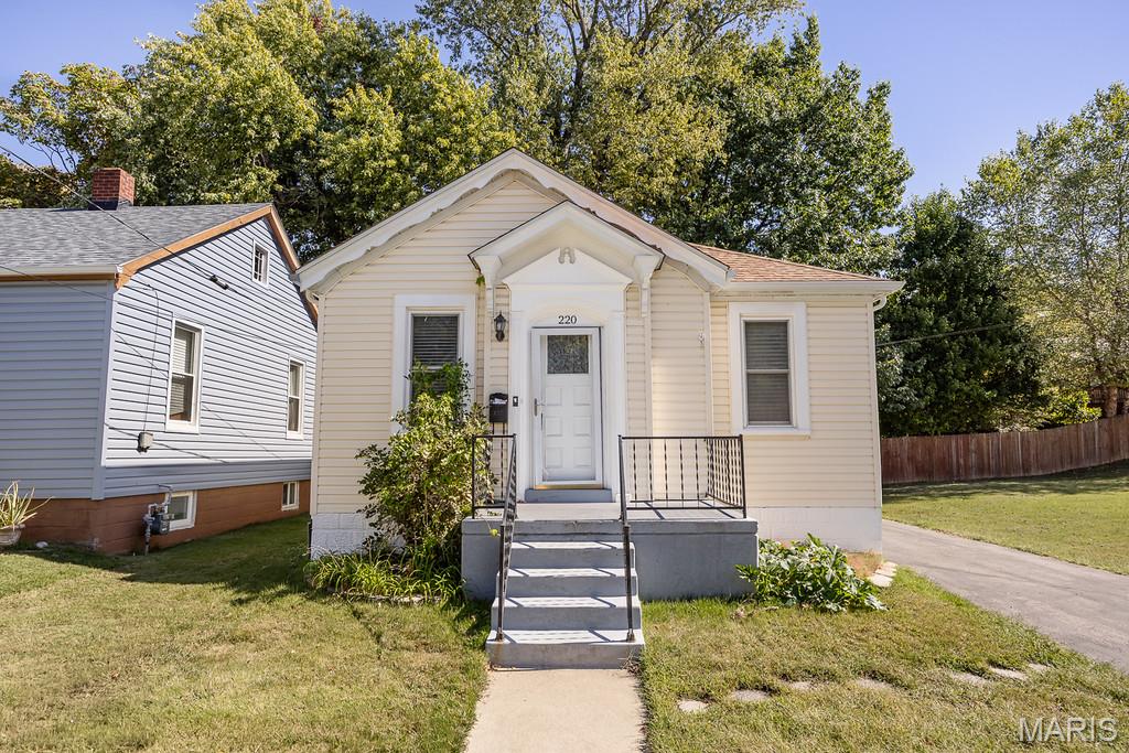220 S Myrtle Street Property Photo 1