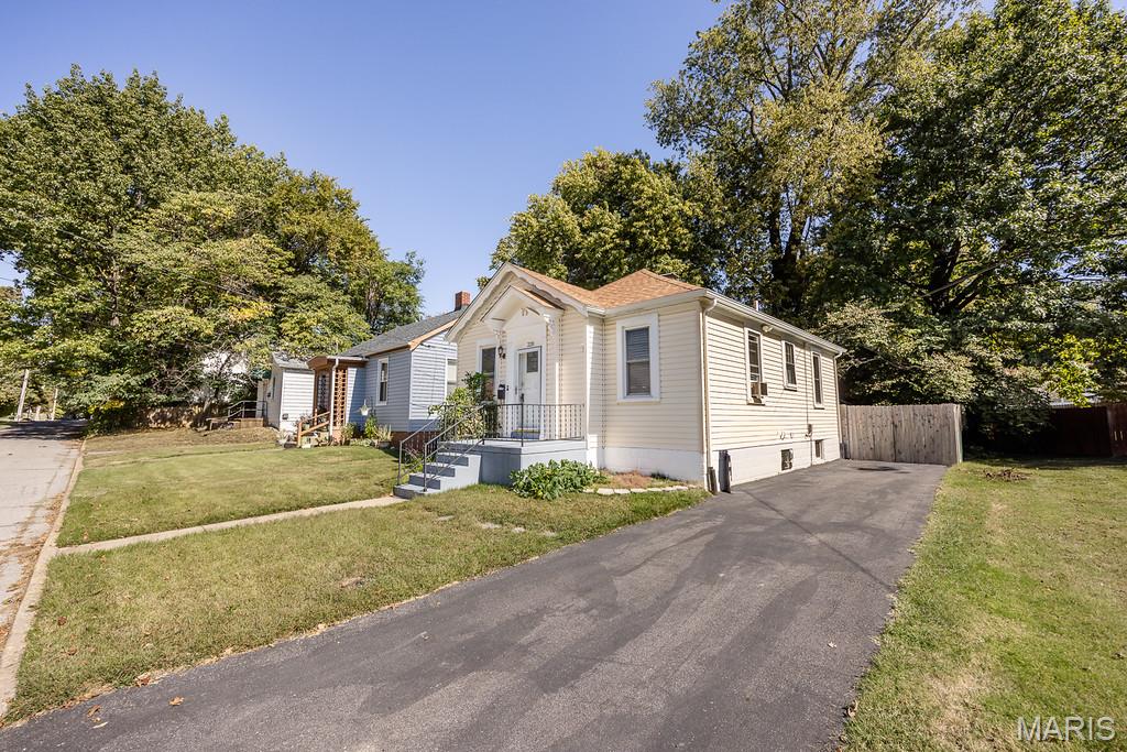 220 S Myrtle Street Property Photo 2