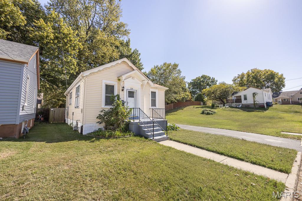 220 S Myrtle Street Property Photo 3