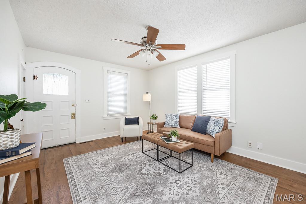 220 S Myrtle Street Property Photo 4