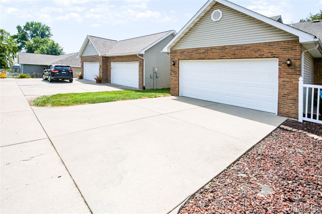 1003 Angela Court Property Photo 3