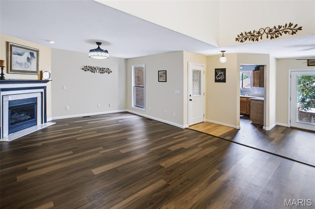 1003 Angela Court Property Photo 6