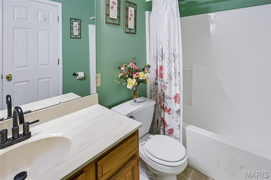 1003 Angela Court Property Photo 18