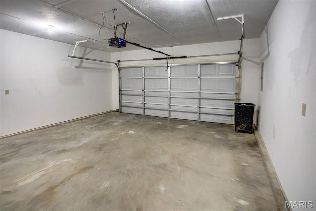 1003 Angela Court Property Photo 23