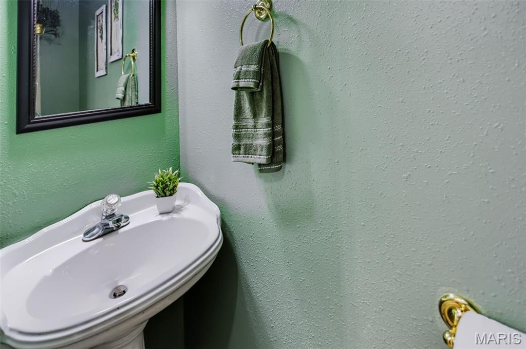 1003 Angela Court Property Photo 25